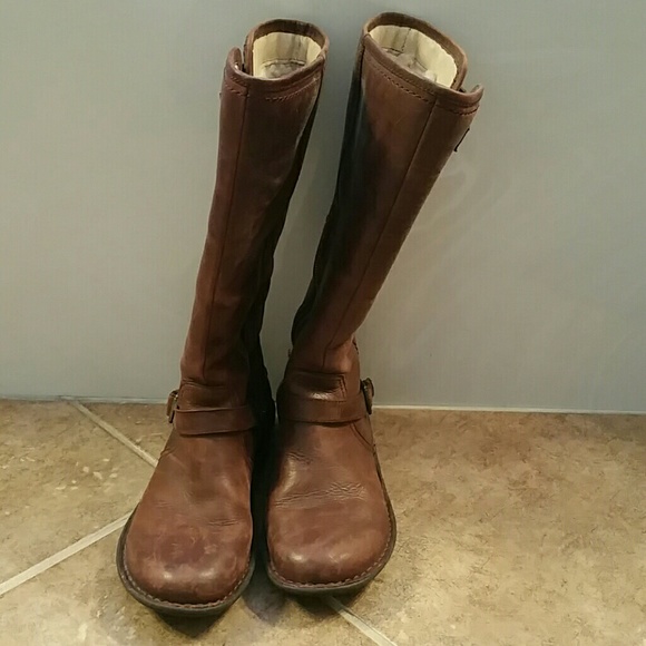 Brown leather ugg boots