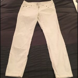 White Vineyard Vines Cords. Size 2. NWOT.