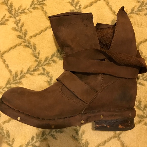 Jeffrey Campbell size 8 brown leather booties
