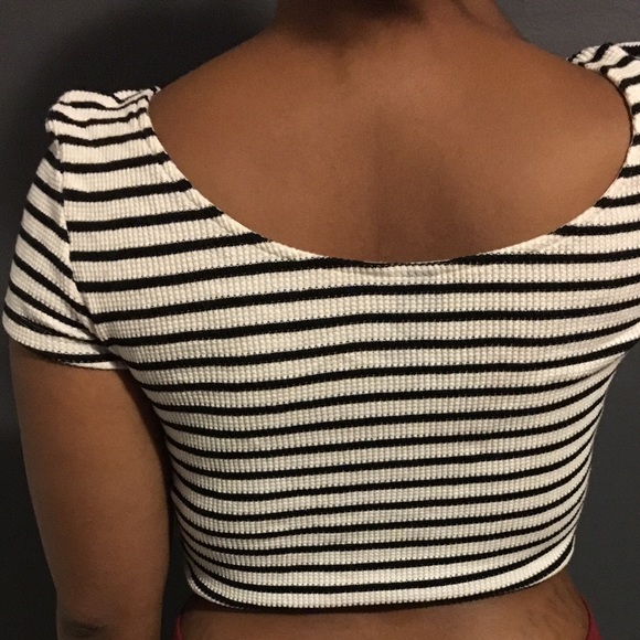 Black and white stripe crop top - Picture 2 of 2