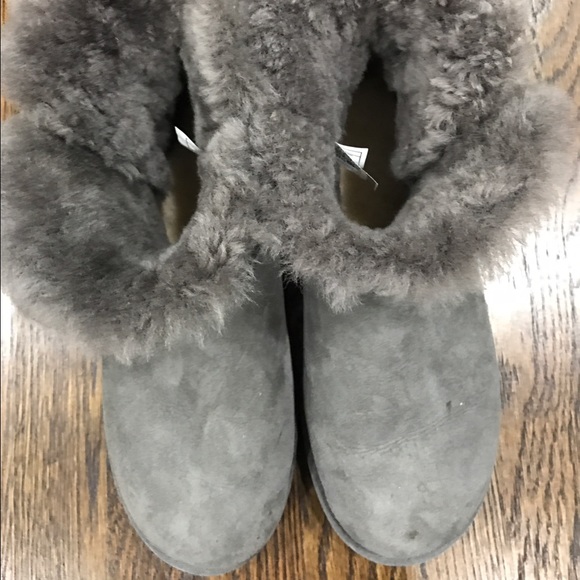 Size 9 grey short uggs