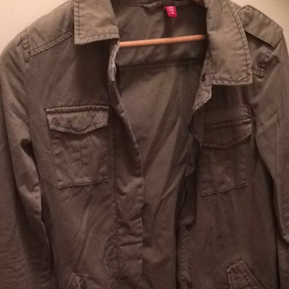 green collared army jacket