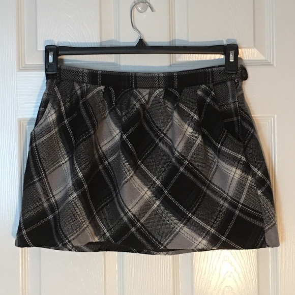 Old Navy plaid skirt with pockets