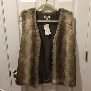 💥REDUCED💥 NWT Faux Fur Vest, sz medium