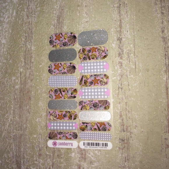 Jamberry Nail Wraps Combo (& 6 FREE combo manis!)