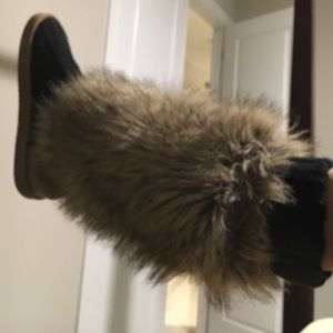 Victoria secret pink fluffy winter boots