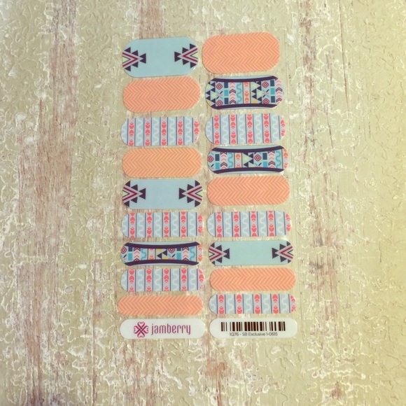 Jamberry Nail Wraps Combo (& 6 FREE combo manis!)