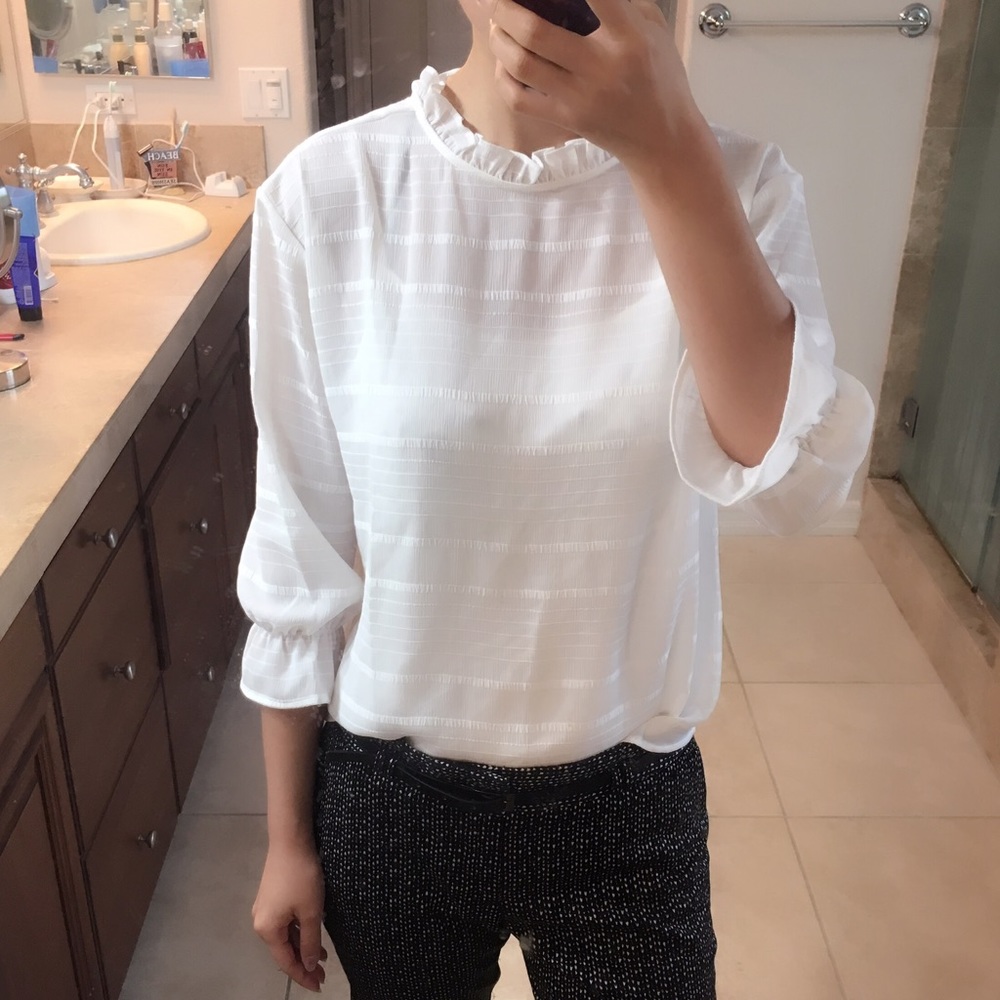 NWT. 3/4 sleeves oversized coverup blouse