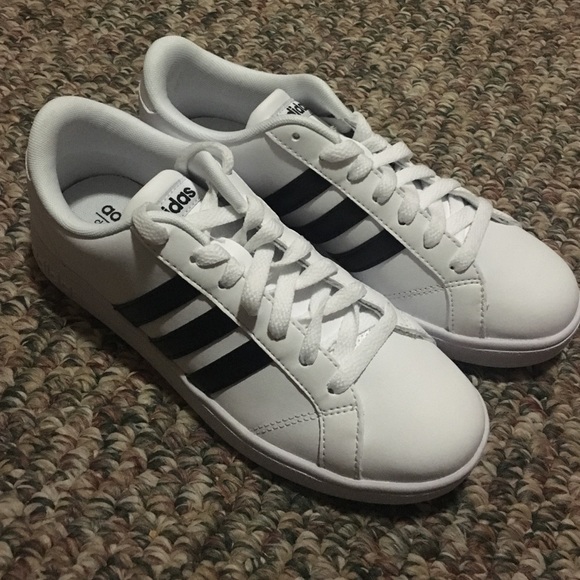 White Adidas Neos