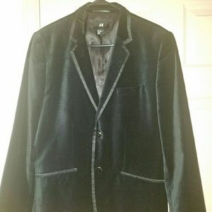 H&M Preowned Black Velvet Tuxedo Blazer.