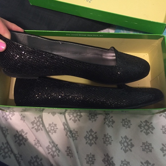 Flat sparkly dress shoes