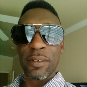 Meet your Posher, Troy