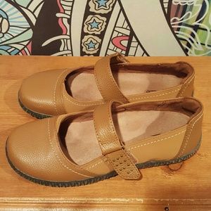 Orthaheel shoes NWOT