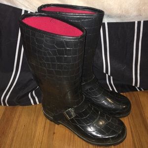 Dirty Laundry rain boots