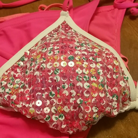 Bikini - Picture 3 of 4