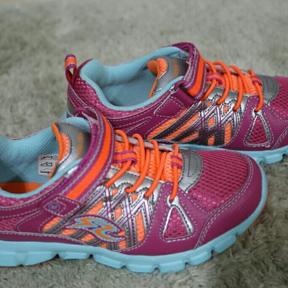 Stride Rite Girls Propel A/C Brand New