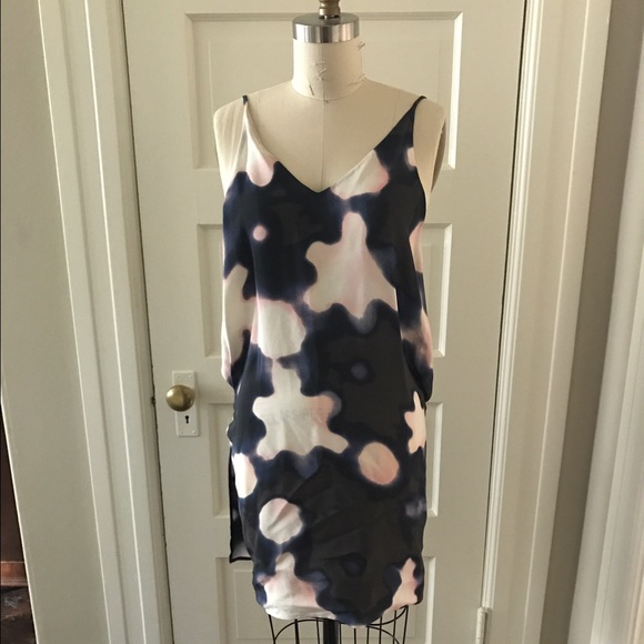 Backless cocktail dress