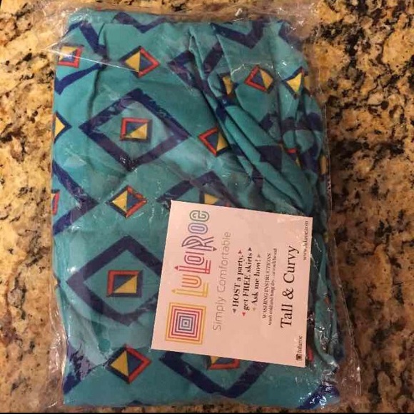 Lularoe TC diamonds and triangles leggings