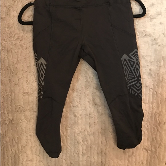 Lululemon Outrun 17" Crop Running Pants