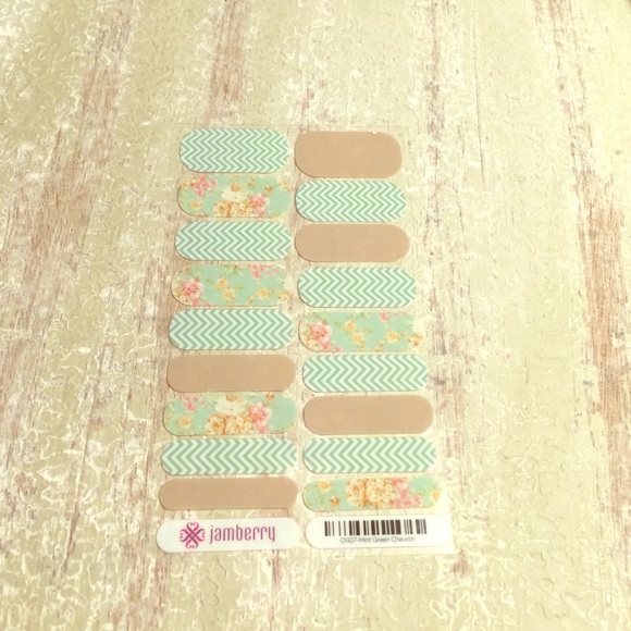 Jamberry Nail Wraps Combo (& 6 FREE combo manis!)