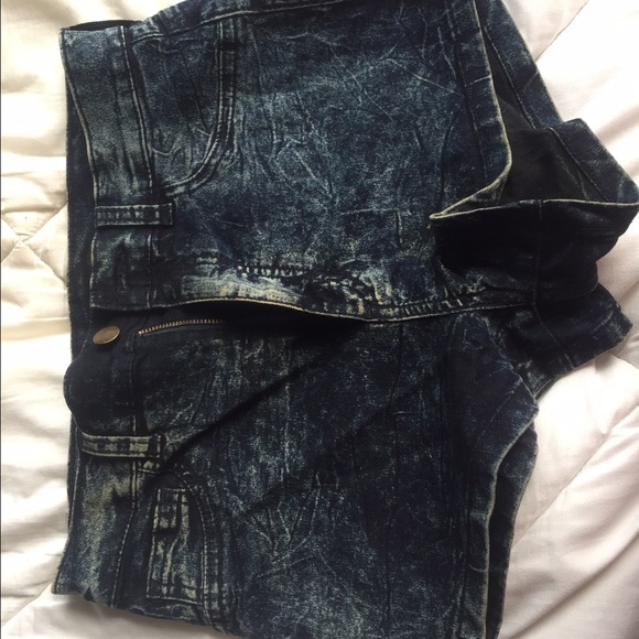 Fitted high waisted shorts