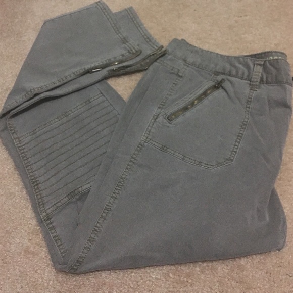 Mossimo green cargo pants with moto detail