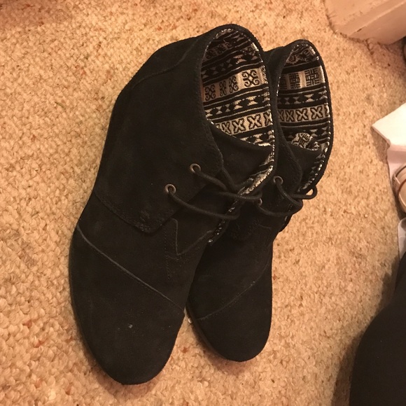 Toms Desert Wedge Black Suede