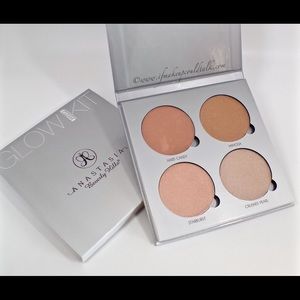 BARELY USED ANASTASIA GLOW KIT