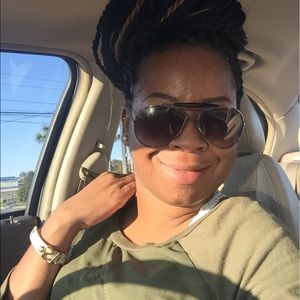 Meet your Posher, Angela