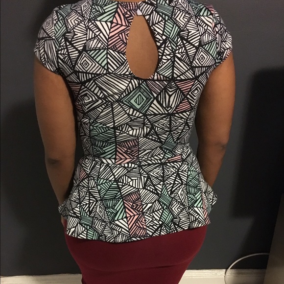 Short sleeve peplum top - Picture 2 of 2