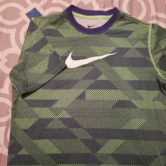 Woman's Nike shirt