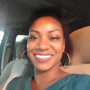 Meet your Posher, Denae