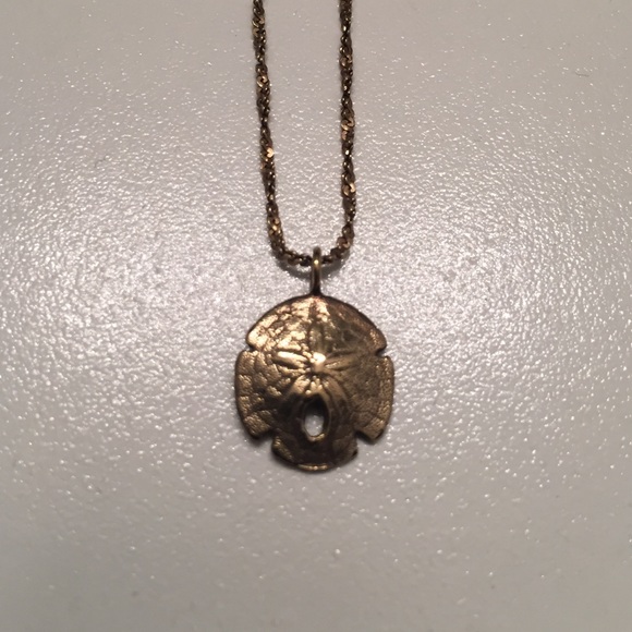 Metal Sand dollar necklace - Picture 1 of 3