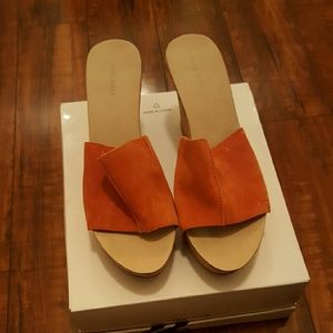 Nine West Wedge Slides.(11M)