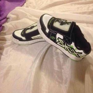 illuminators skechers