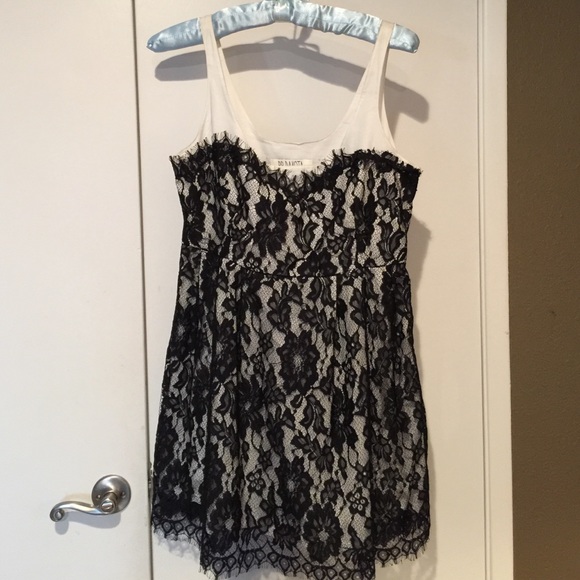 ****** $5 ****** SALE!! Adorable Lace Dress