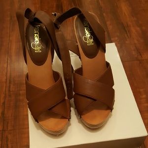 Kensiegirl Platform Sandal (11B/41)