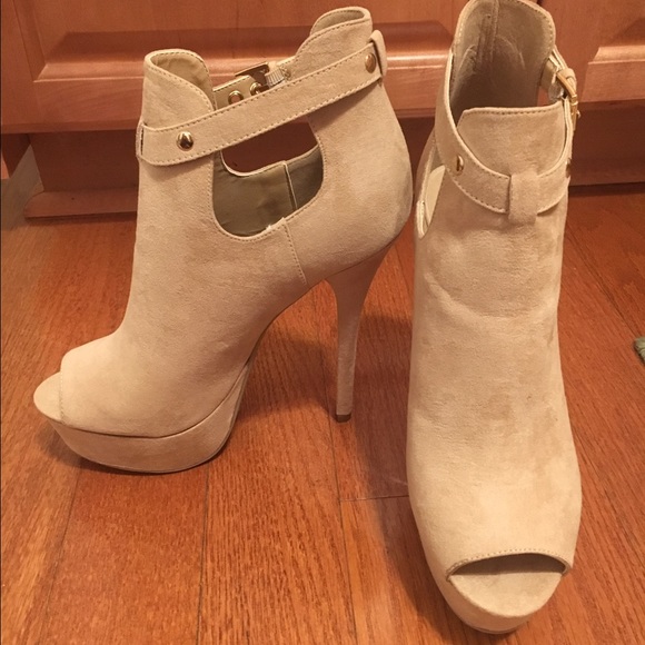 Beige heels - Picture 2 of 4