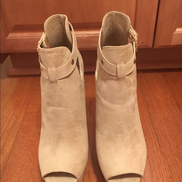 Beige heels - Picture 3 of 4