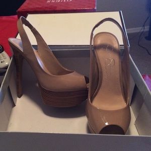Nude pump