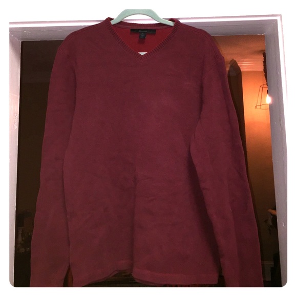Express Men's v-neck sweater - classic fit
