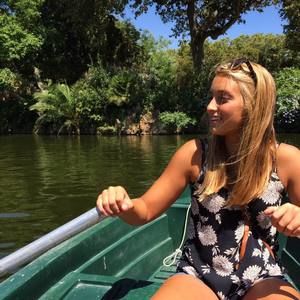 Meet your Posher, Corrie