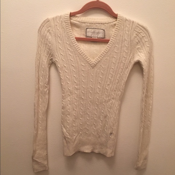 American Eagle Outfitters V-Neck Sweater