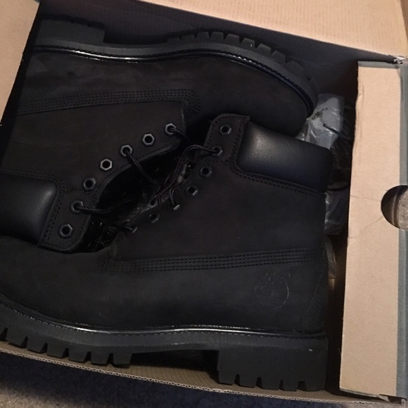 Black Men's Timberlands in size 8