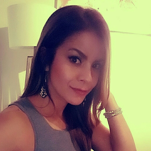 Meet your Posher, Alicia - Picture 2 of 2