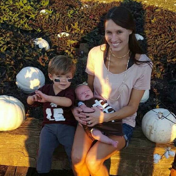 Meet your Posher, Laura - Picture 1 of 1