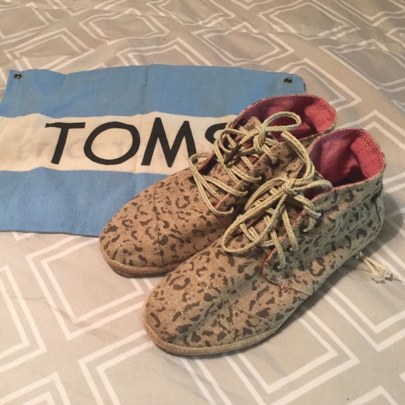 Toms
