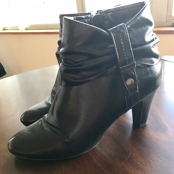 Moving out Sale!!Naturalizer booties