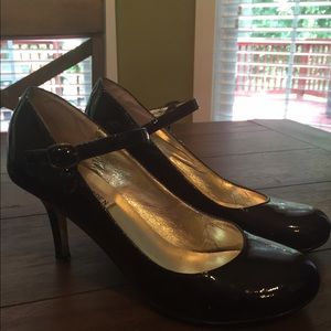 Black Mary Jane pumps