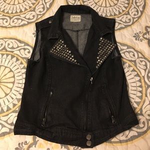 Women's jean vest. Dark gray/black with studs
